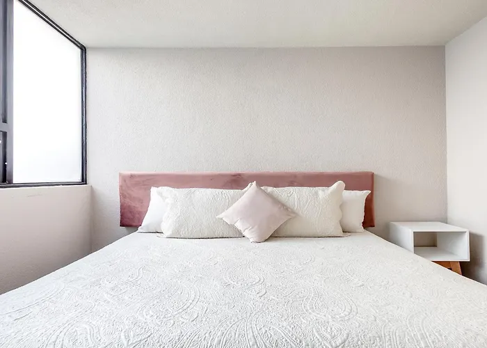 Stylish 2br In Roma - Parking- Wifi- Sleeps 6 *